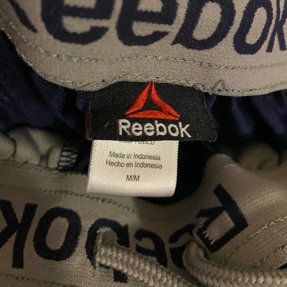 Reebok Mens shorts are a size Medium - Picture 3 of 5